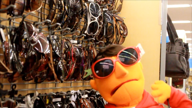 File:Lydia Sunglasses 4.png
