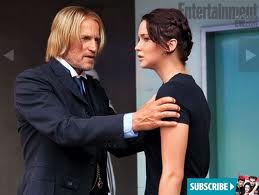 File:Haymmitch and katniss.jpg