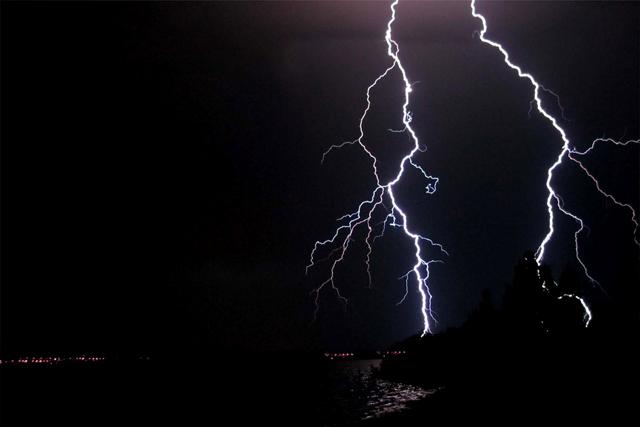 File:Lightning (1).jpg