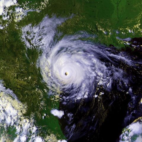 File:Bret 22 aug 1999 2130Z.jpg