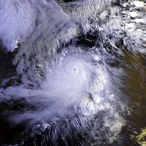 File:Typhoon Omar 29 aug 1992 2154Z.jpg
