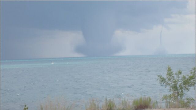 File:Twin Waterspouts.jpg