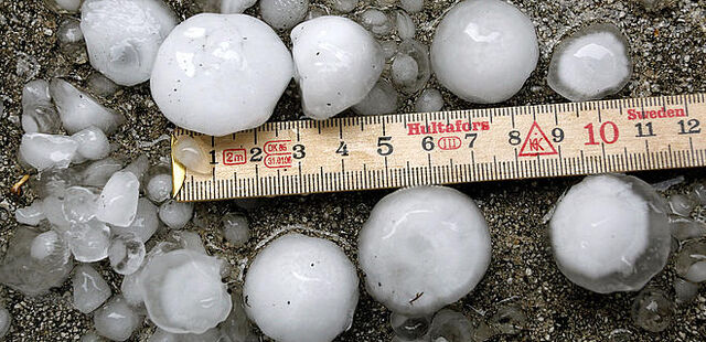 File:Hailstones 2.jpg