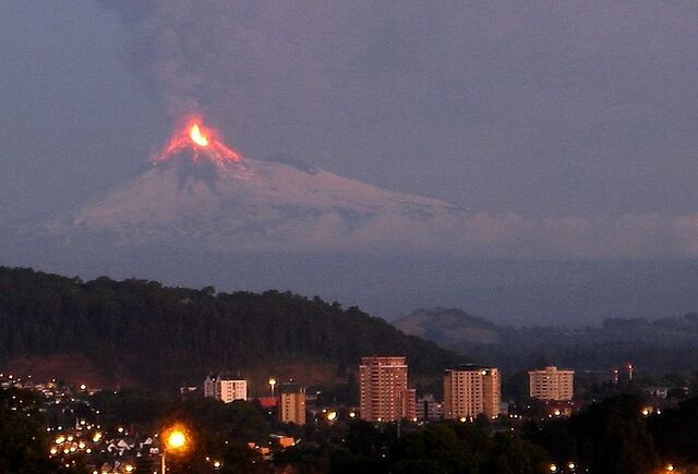 File:Llaima eruption2.jpg