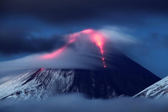 File:Kluchevskaya-sopka-volcano-eruption-kamchatka-russia-1.jpg