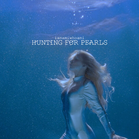 File:iamamiwhoami; hunting for pearls.jpg