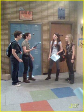File:Icarly-behind-the-scenes-01.jpg