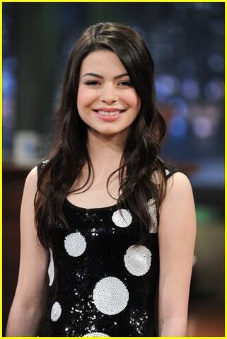 File:Miranda-cosgrove-jimmy-fallong-01.jpg