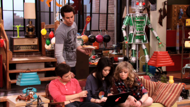 File:IHaI-CreddieScreencaps-13.png