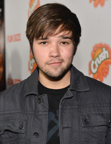 File:Nathan+Kress+Premiere+Paramount+Pictures+Fun+15Rd0wKcalvl.jpg