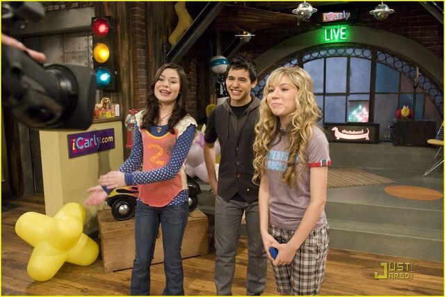 File:David-on-iCarly-david-archuleta-3784931-1222-815.jpg