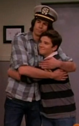 File:Fencer hug.png