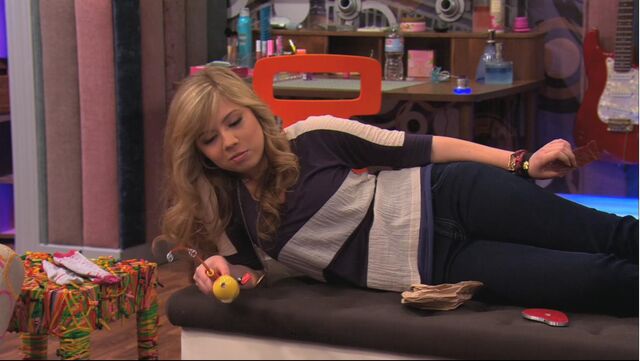 File:Sam's PearPhone.jpg