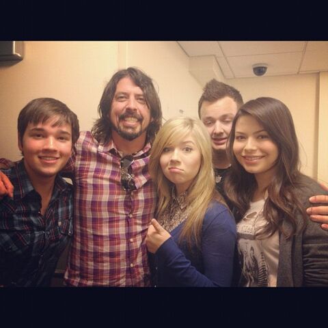 File:Icarly-cast-2012-snl2.jpg