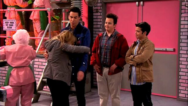 File:ICarly.S05E10.iToe.Fat.Cakes.480p.WEB-DL.x264-mSD.mkv 000498623.jpg