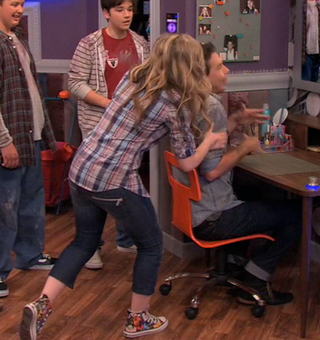 File:Spam Show her the hair dryer iGAHR.png