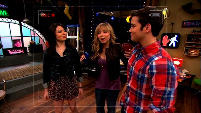 File:ICarly.S05E10.iToe.Fat.Cakes.480p.WEB-DL.x264-mSD.mkv 000102811.jpg