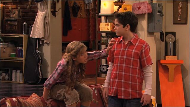 File:INevel Sam touches Freddie.jpg