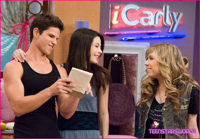 File:ICarly-iHire-An-Idiot-Stills-9.jpg