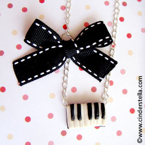 File:Piano necklace.jpg