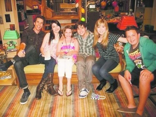 File:Icarlyonsets4.jpg