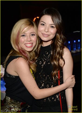 File:Miranda-cosgrove-jennette-mccurdy-bruno-mars-18.jpg