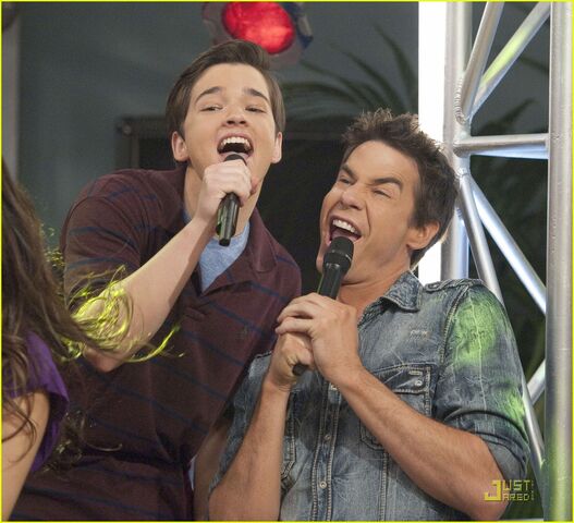 File:I-party-victorious-kenan-09.jpg