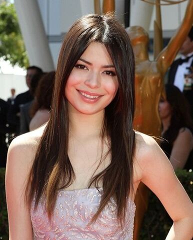 File:Miranda-cosgrove-miranda-cosgrove-and-icarly-cast-at-creative-emmy-awards-olsen-twins-news-10e32585a08840a13c1edcda0bd8ac35.jpg