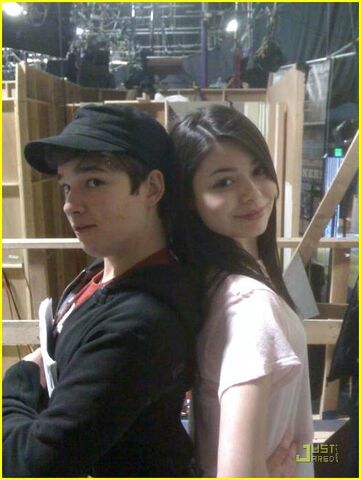 File:Icarly-behind-the-scenes-04.jpg