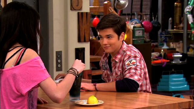 File:ICarly.S04E09.iPity.the.Nevel-HD.480p.WEB-DL.x264-mSD.mkv 000012637.jpg