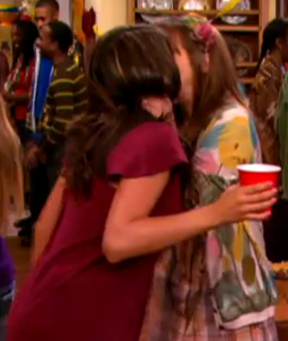 File:Girl-girl kiss.png