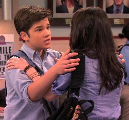 File:Creddie shoulder grab..jpg