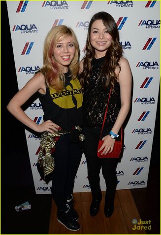 File:Miranda-cosgrove-jennette-mccurdy-bruno-mars-21.jpg