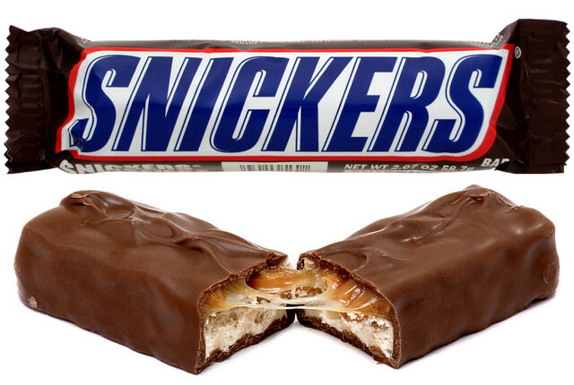 File:Stephs-Snickers-Cake-Snickers-bar.jpg