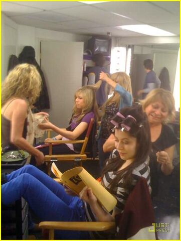 File:Icarly-behind-the-scenes-03.jpg