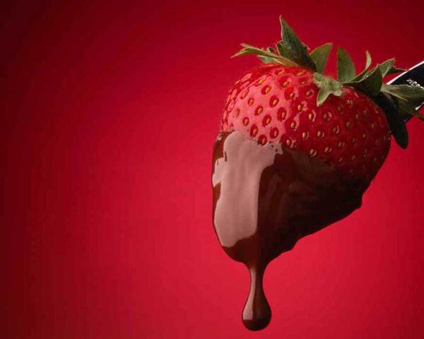 File:Chocolate strawberry.jpg