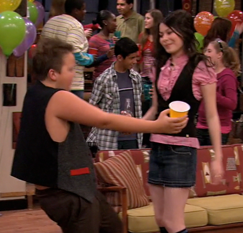 File:Cibby dancing iMSG.png