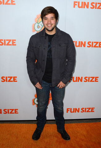 File:Nathan+Kress+Premiere+Paramount+Pictures+Fun+5rjQ zxVlrWl.jpg
