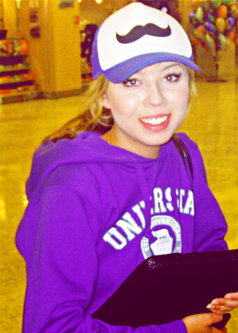 File:Tumblr luojfsIe5l1qesmejo1 r1 500.jpg