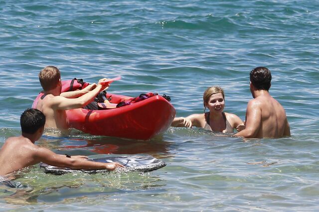 File:Jennette McCurdy Hawaiian Vacation 281129.jpg