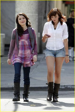 File:Miranda-cosgrove-big-sugar-16.jpg