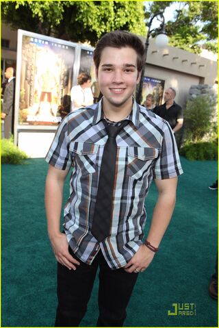 File:Nathan-kress-zookeeper-04.jpg