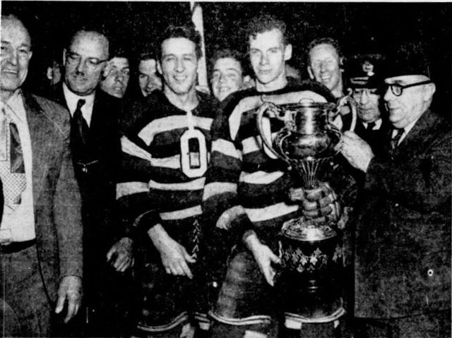 File:49SensCapBobbyCoppHoldstheCup.jpg
