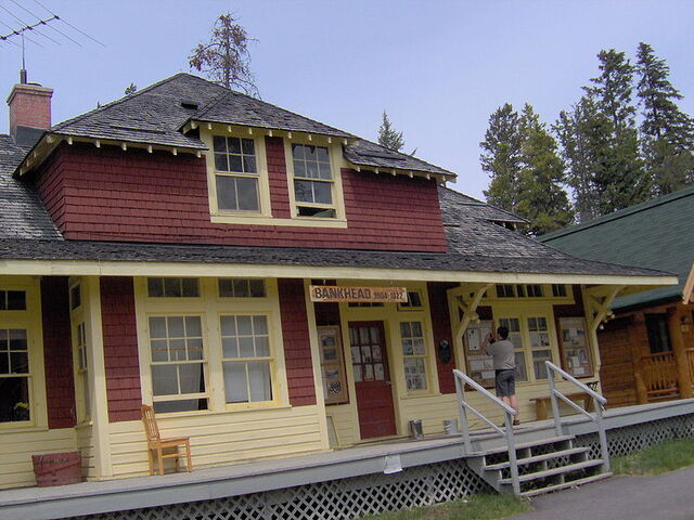 File:Bankhead, Alberta.jpg