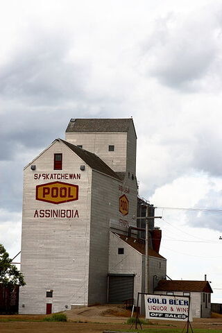 File:Assiniboia, Saskatchewan.jpg
