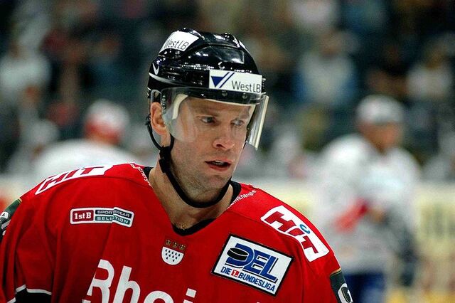 File:Dave McLlwain.jpg