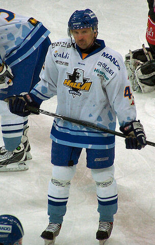 File:Partickmartinecstanding.jpg