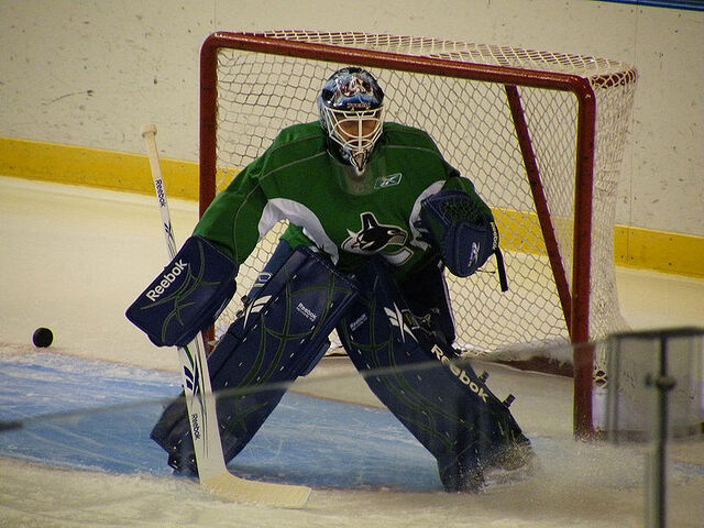 File:AndrewRaycroft2009a.jpg