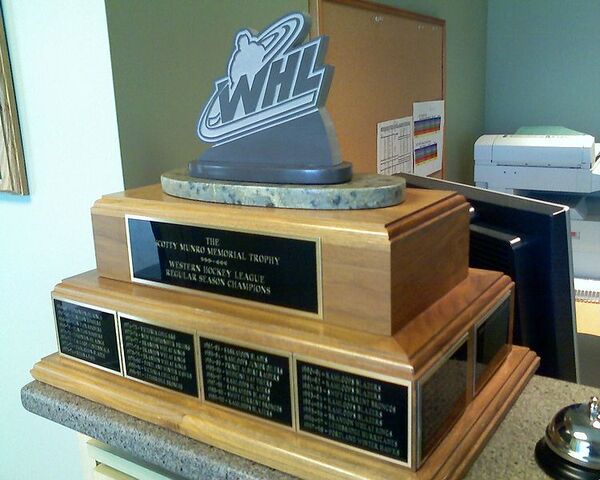 File:Scotty Munro Memorial Trophy.jpg