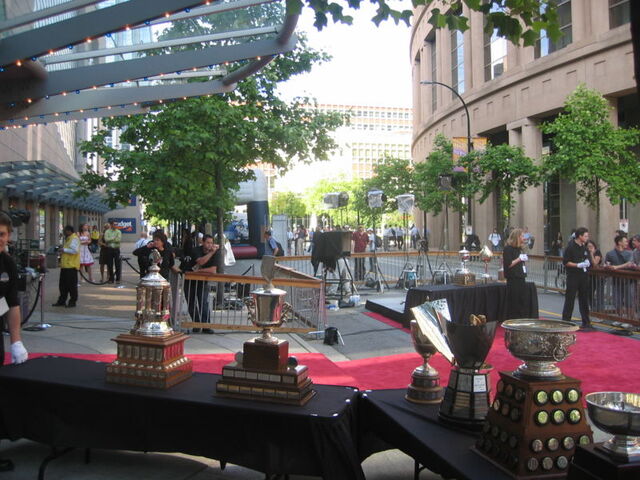 File:Trophies 2006nhlawards.jpg